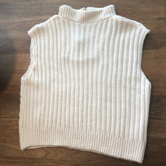 Sleeveless knit vest, short turtleneck with zipper - Picture 9 of 10